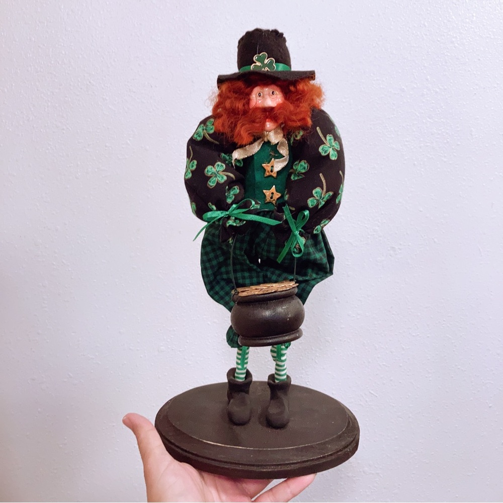 Leprechaun Plush with Shamrock Pot of Gold Paper Mache Figurine Hand Made - Picture 2 of 7